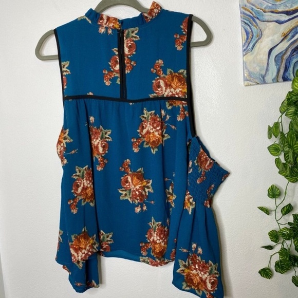 LAST ONE! NWT MOD Cold Shoulder Top in Teal Blue Ditsy Floral Print - Picture 5 of 9